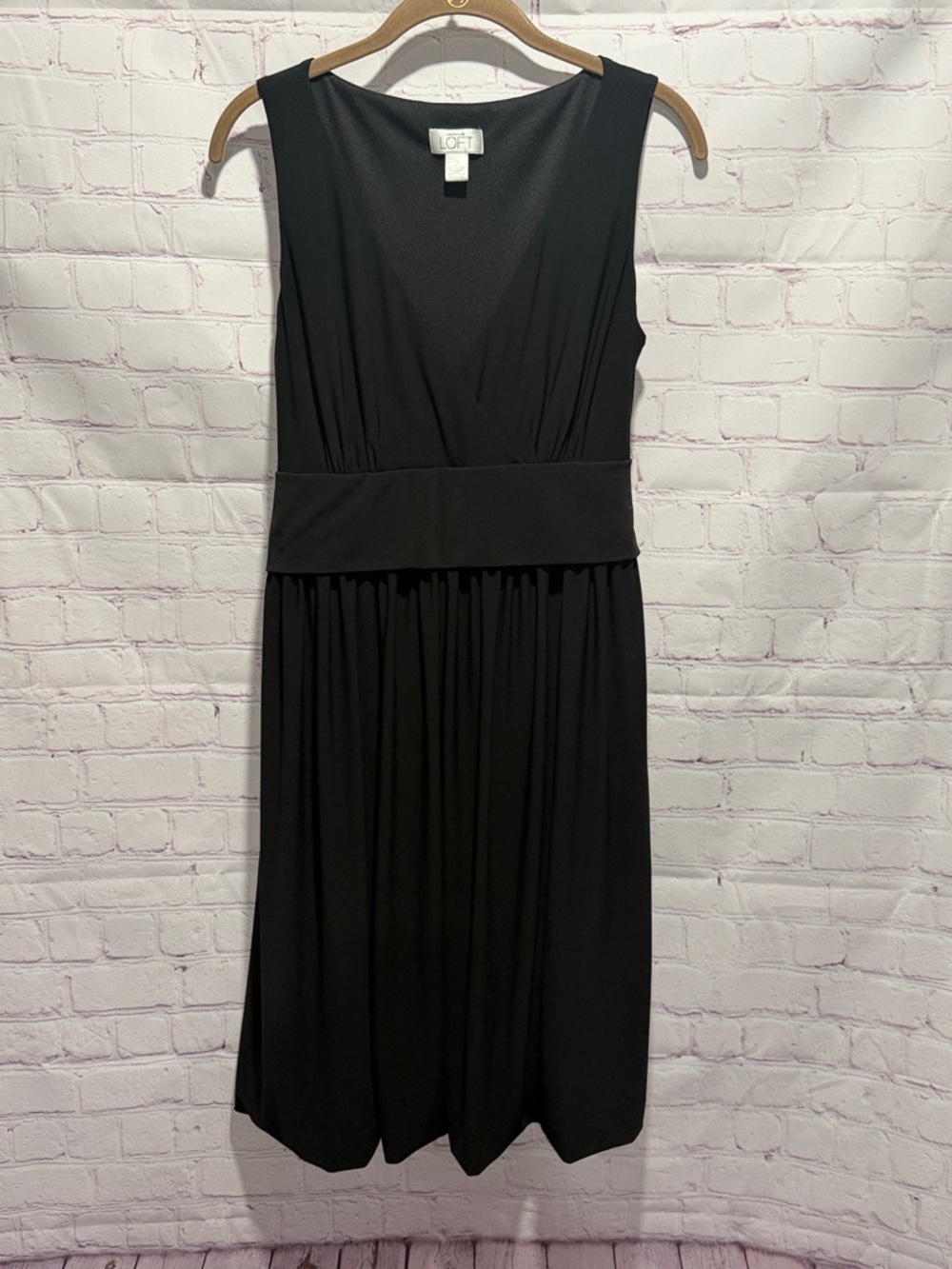 the loft black dress Ann Taylor Sleeveless V-Neck Midi with Defined Waist Woman’s 10 these dresses and match product_story_code: N/A Missguided Plus Size Black Color:As photo
